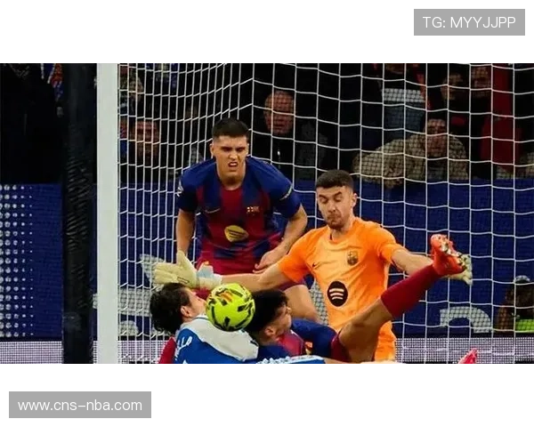 门将霍安-加西亚4次扑救零封马洛卡，传球成功率95%成巴萨防线基石